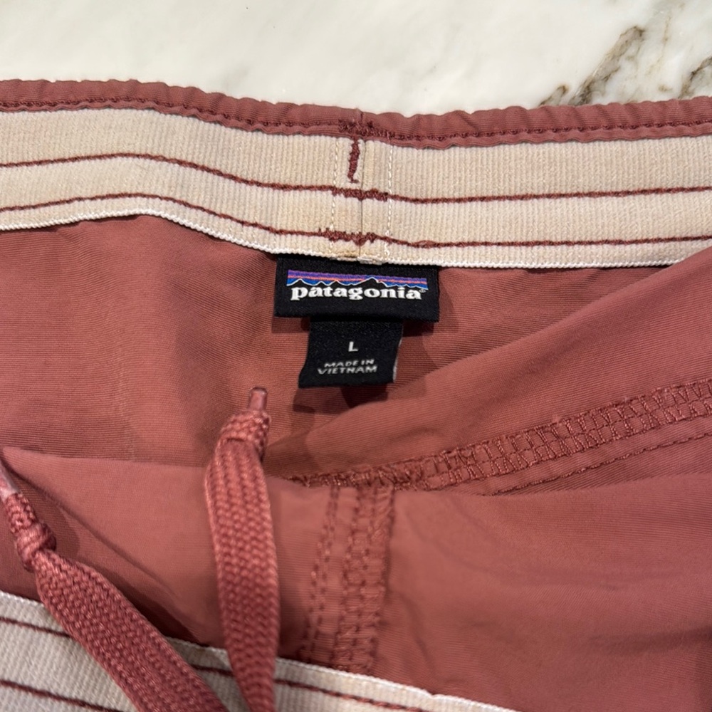 Patagonia Drawstring Red Hiking Shorts 4in in-seam Size Large - Picture 3 of 6